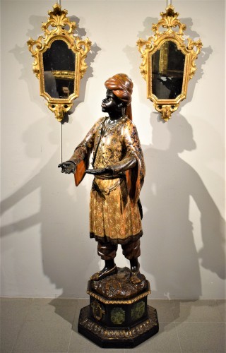 Objet de décoration Colonne Piédestal - Serviteur en livrée dorée - Grande sculpture, Venise XVIIIe siècle